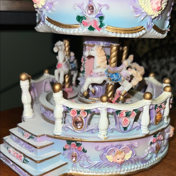 Stunning Pastel Carousel Music Box - Picture 7 of 10